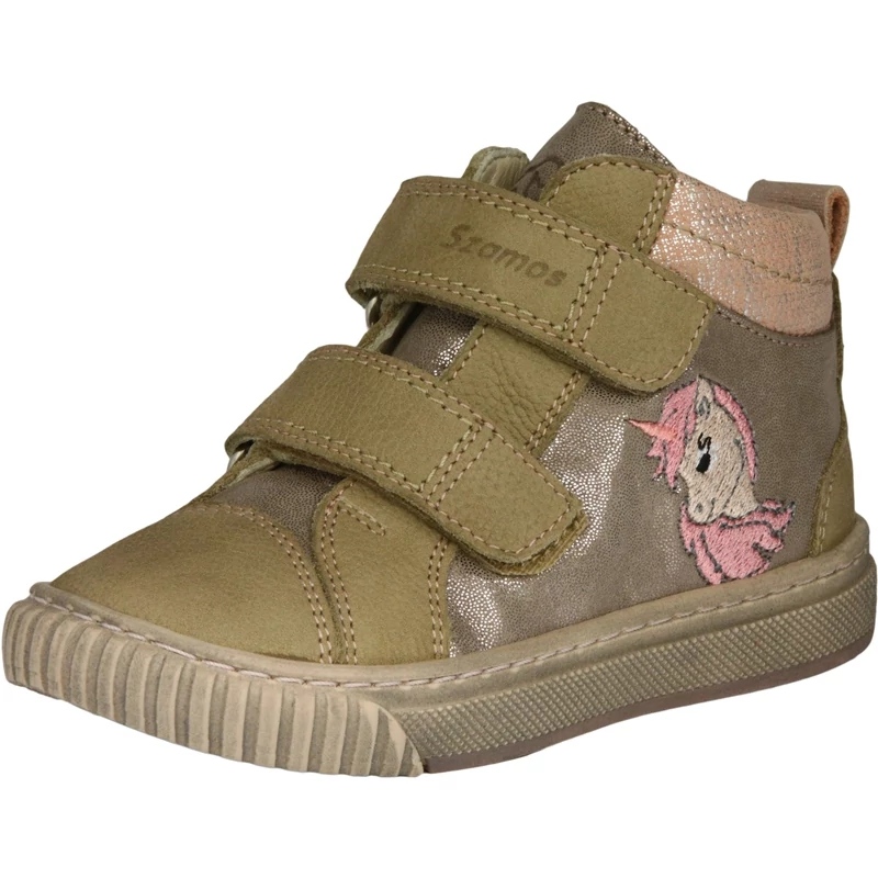 Szamos lány átmeneti gyerekcipő